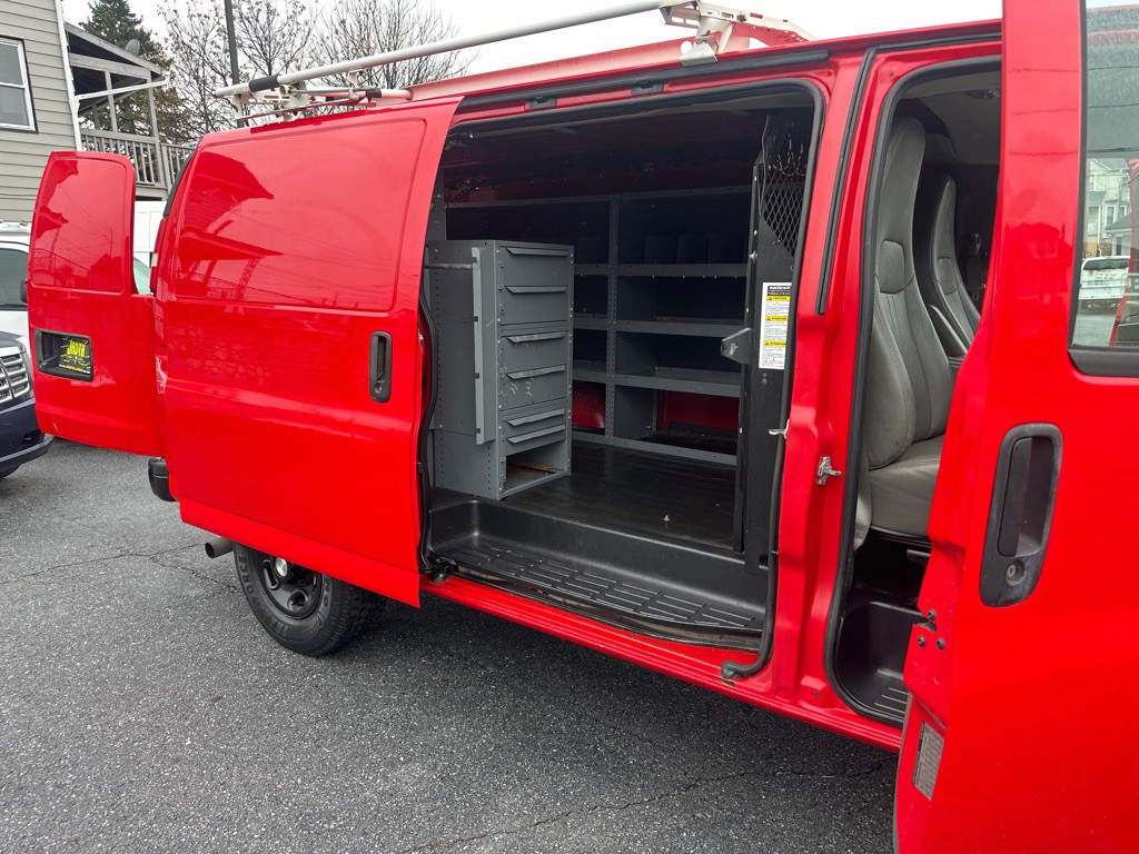 2015 Chevrolet Express Image 42