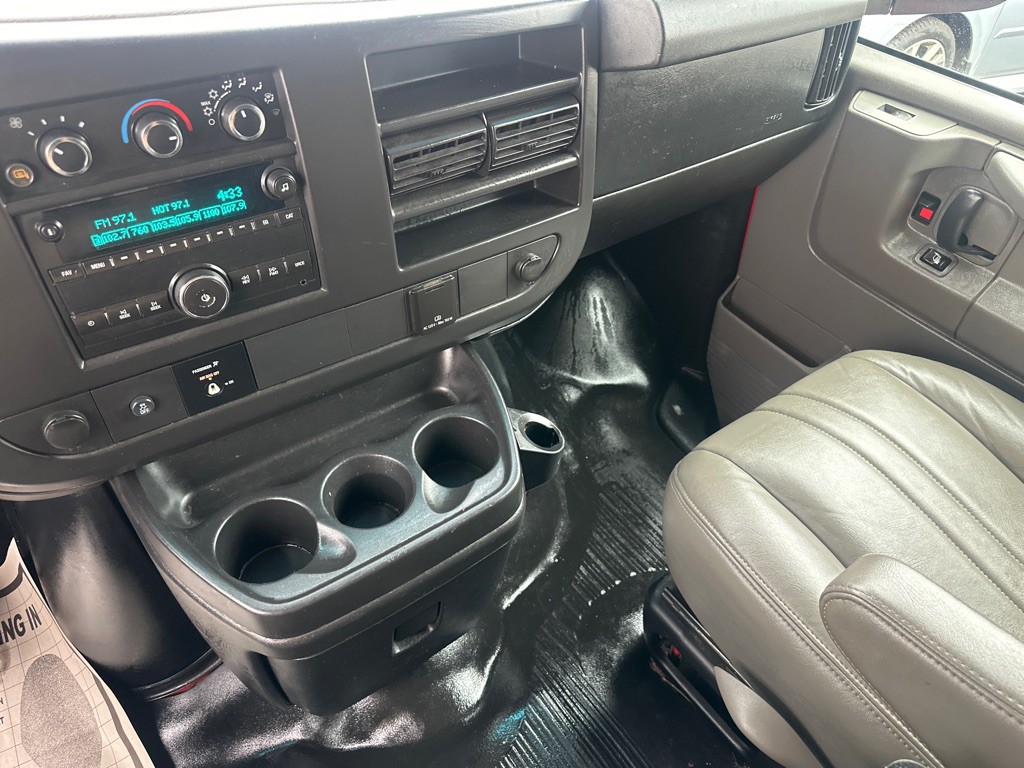 2015 Chevrolet Express Image 47