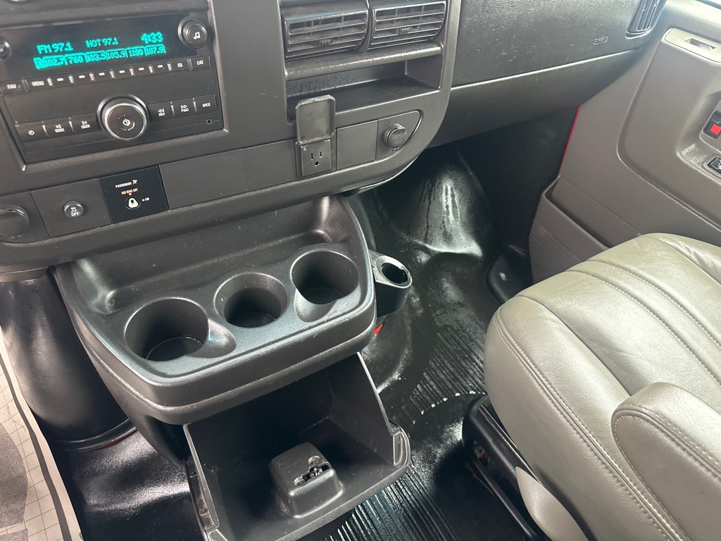 2015 Chevrolet Express Image 52