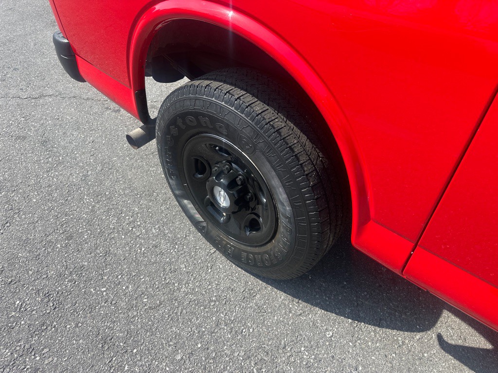 2015 Chevrolet Express Image 12