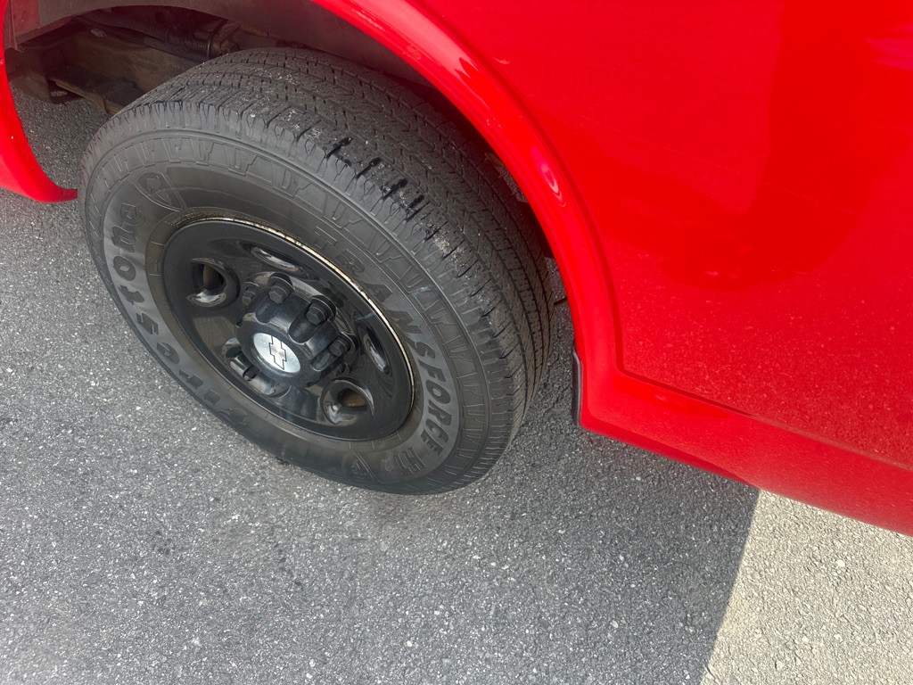 2015 Chevrolet Express Image 14