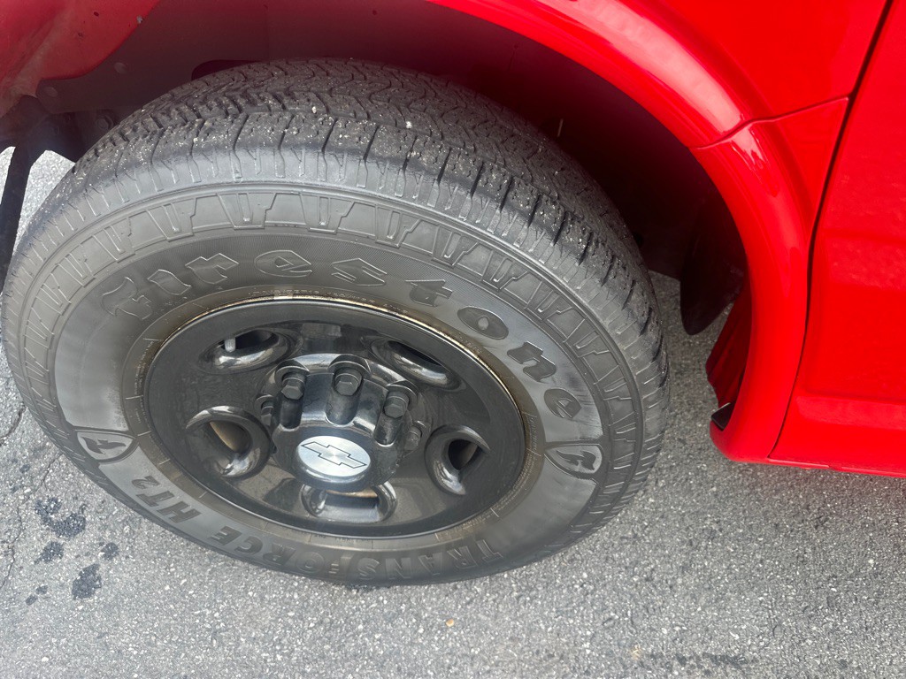 2015 Chevrolet Express Image 15