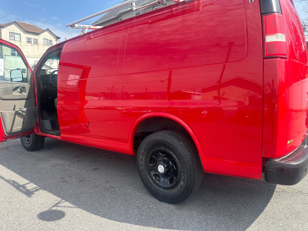 2015 Chevrolet Express Image 19