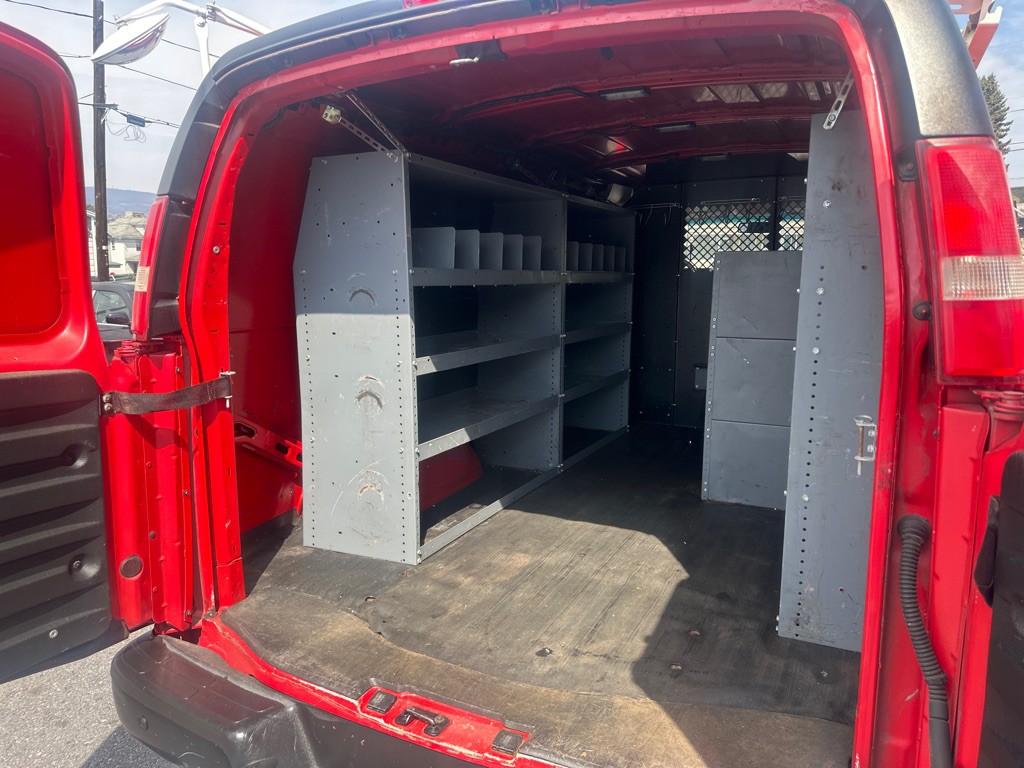 2015 Chevrolet Express Image 21