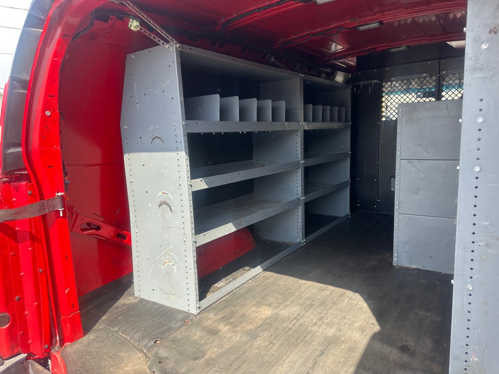 2015 Chevrolet Express Image 22