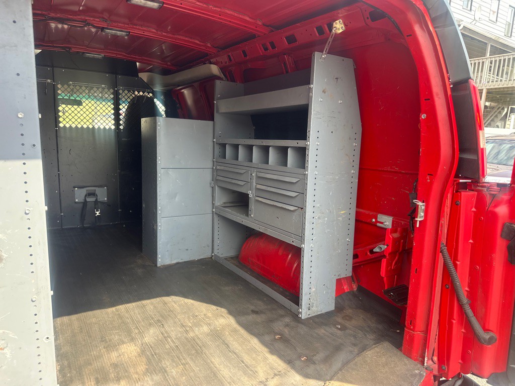 2015 Chevrolet Express Image 23