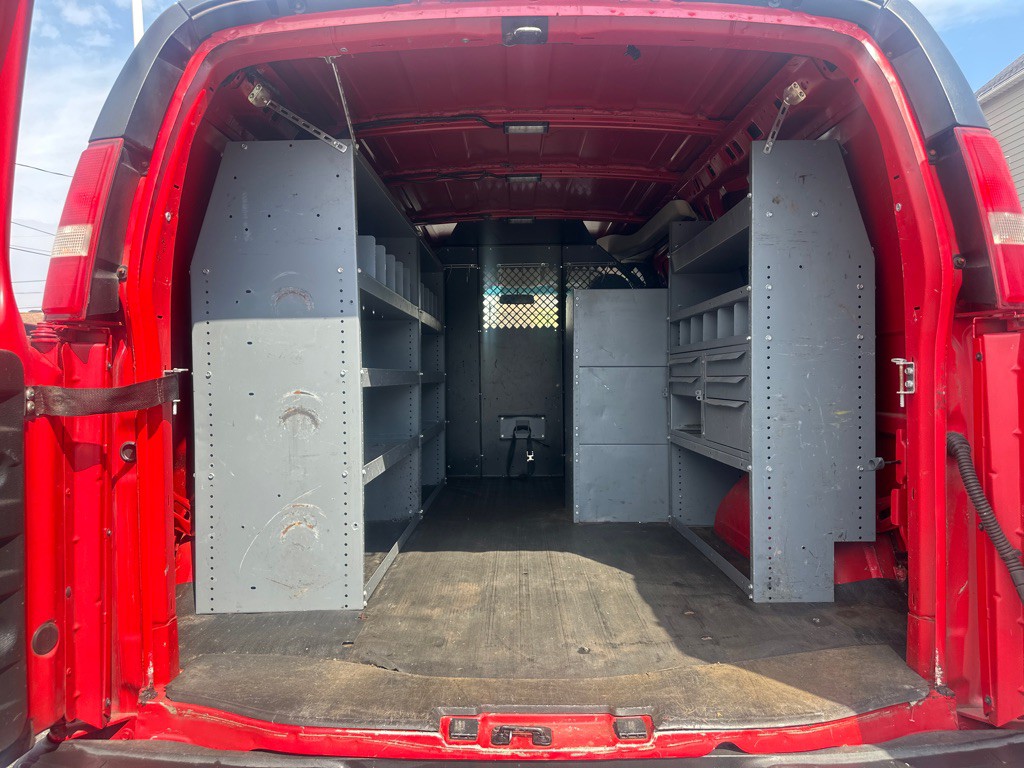 2015 Chevrolet Express Image 24