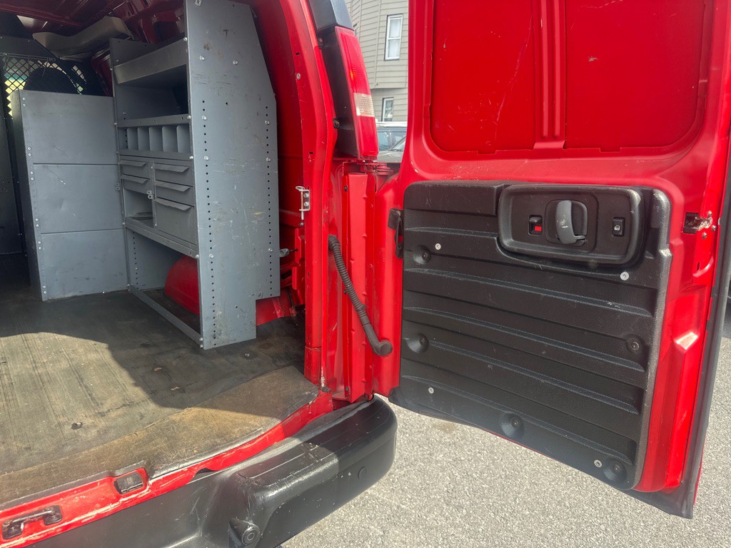 2015 Chevrolet Express Image 25