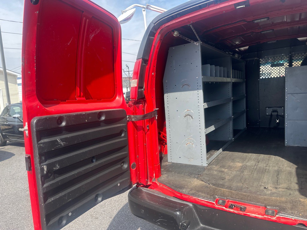 2015 Chevrolet Express Image 26