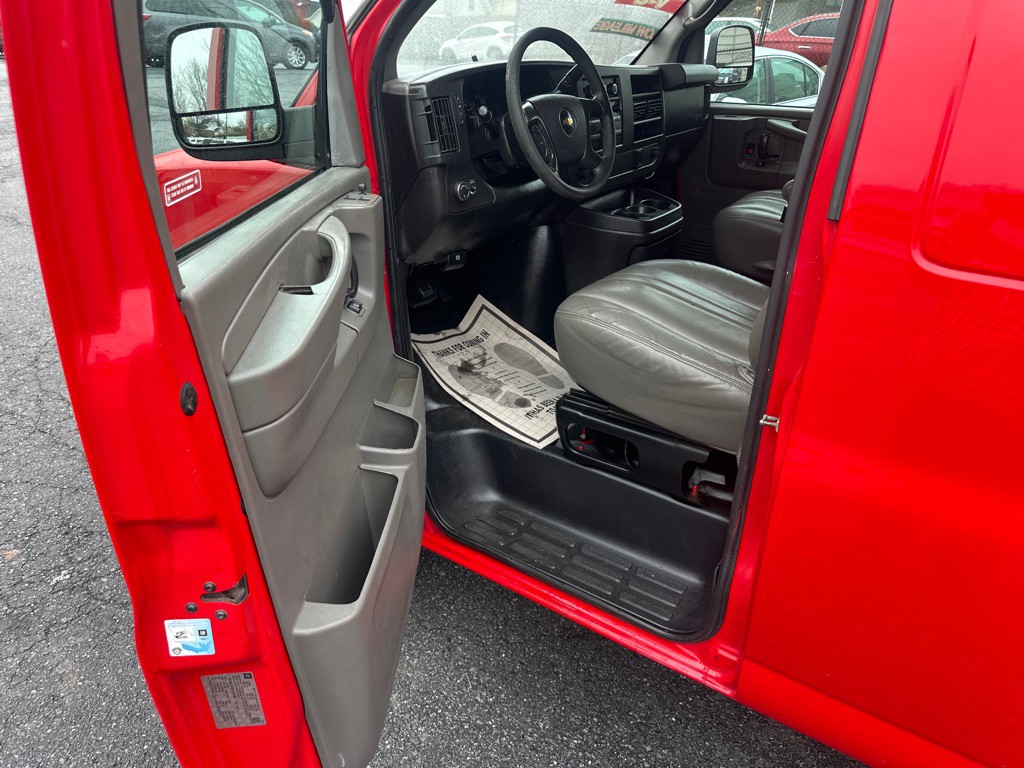 2015 Chevrolet Express Image 54