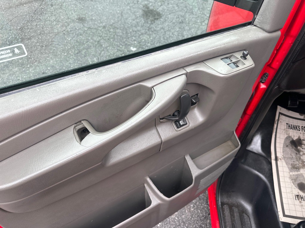 2015 Chevrolet Express Image 57