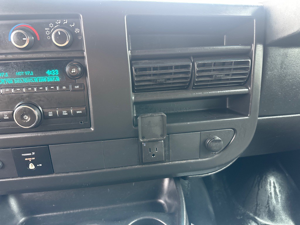 2015 Chevrolet Express Image 86