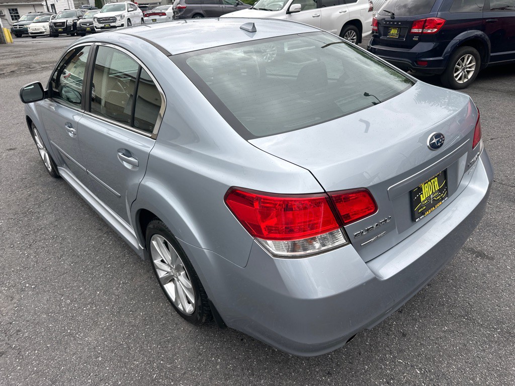 2014 Subaru Legacy Image 8