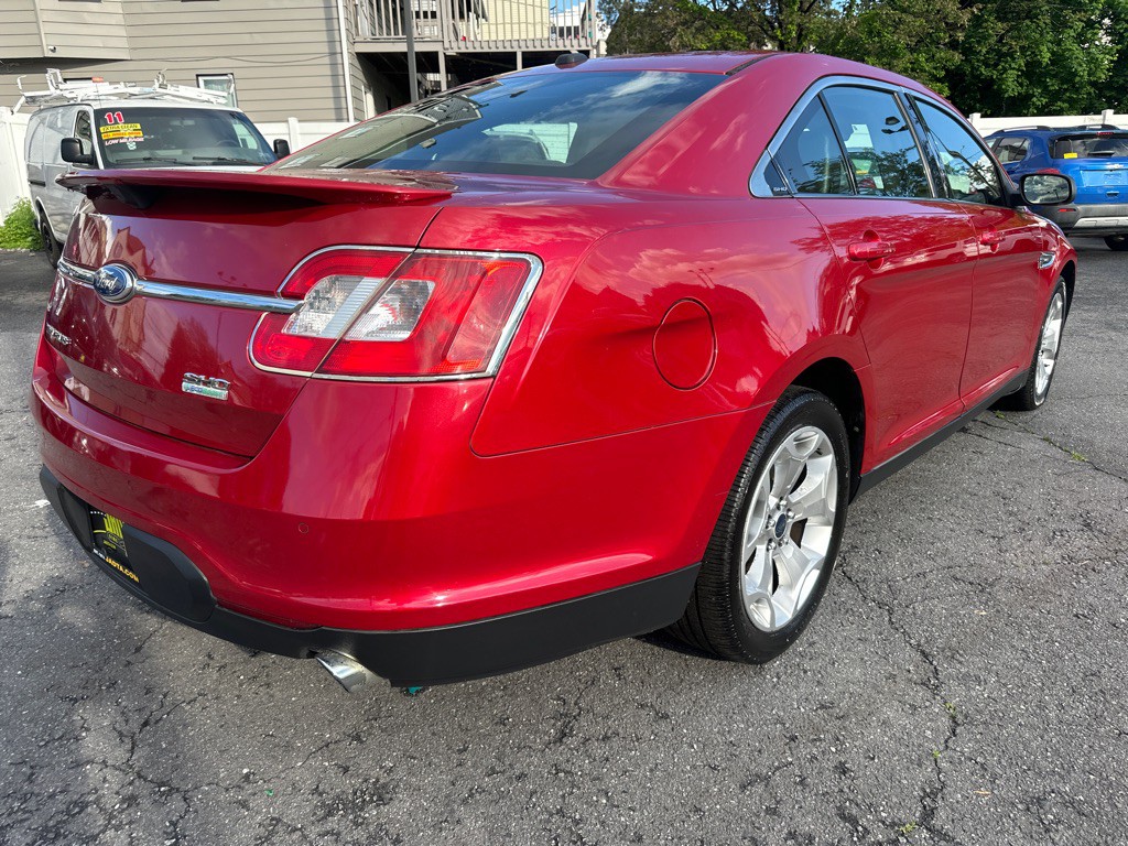 2010 Ford Taurus Image 4