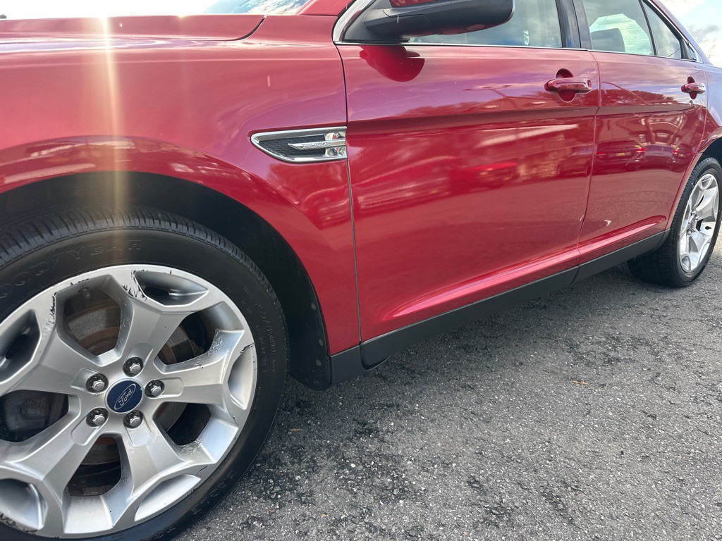 2010 Ford Taurus Image 10