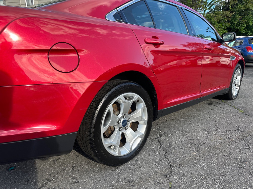 2010 Ford Taurus Image 12