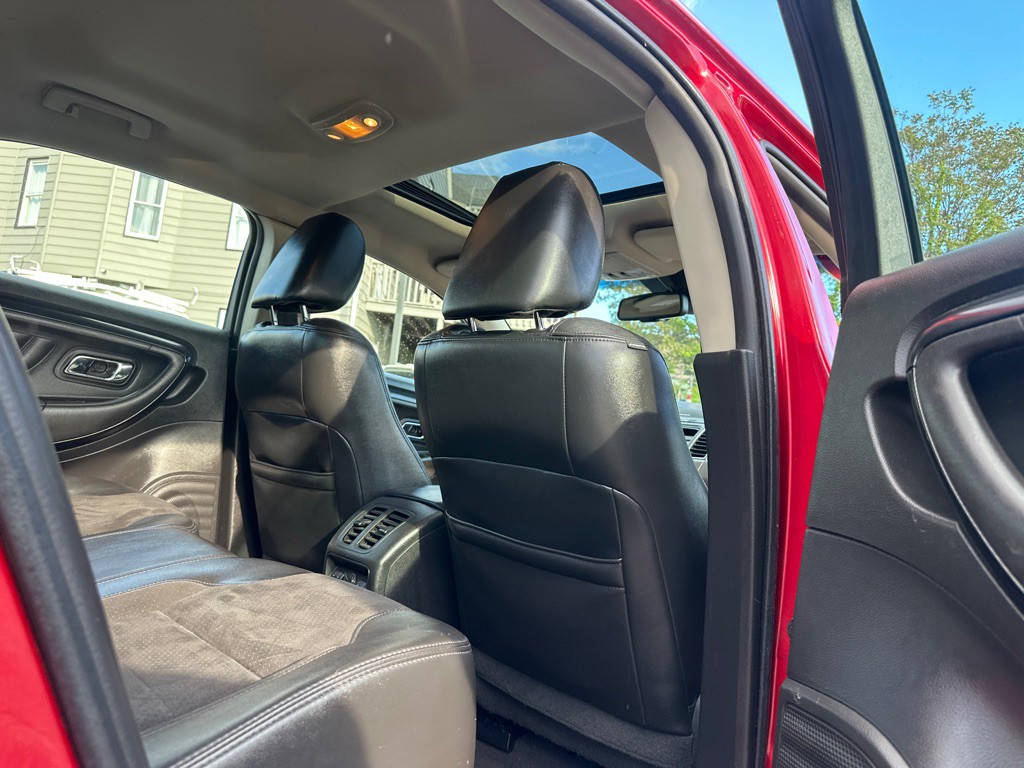 2010 Ford Taurus Image 16