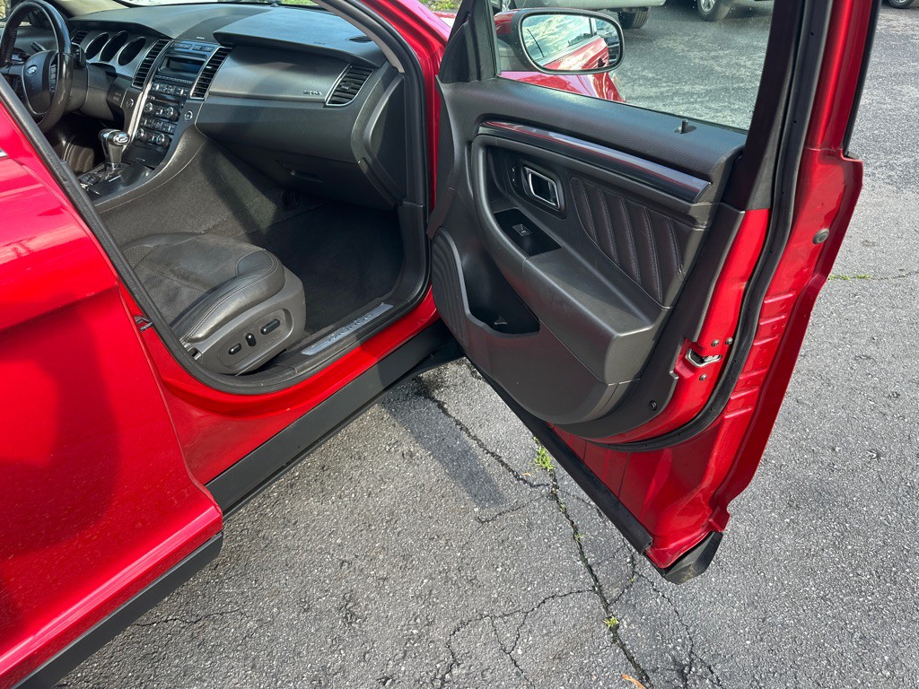 2010 Ford Taurus Image 24