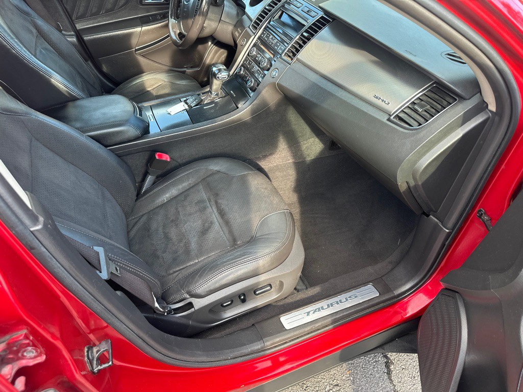 2010 Ford Taurus Image 25