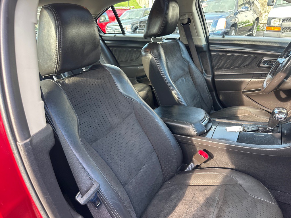 2010 Ford Taurus Image 26