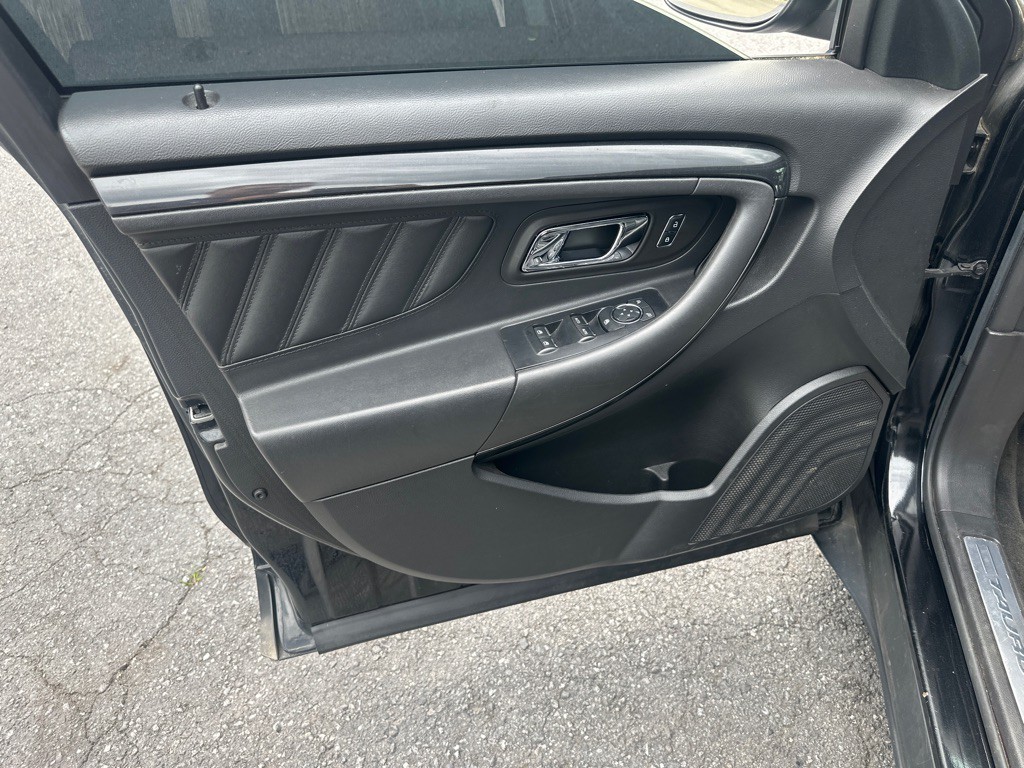 2013 Ford Taurus Image 22