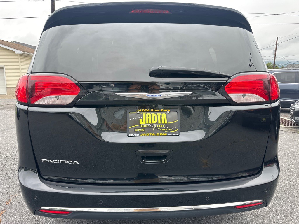 2018 Chrysler Pacifica Image 4