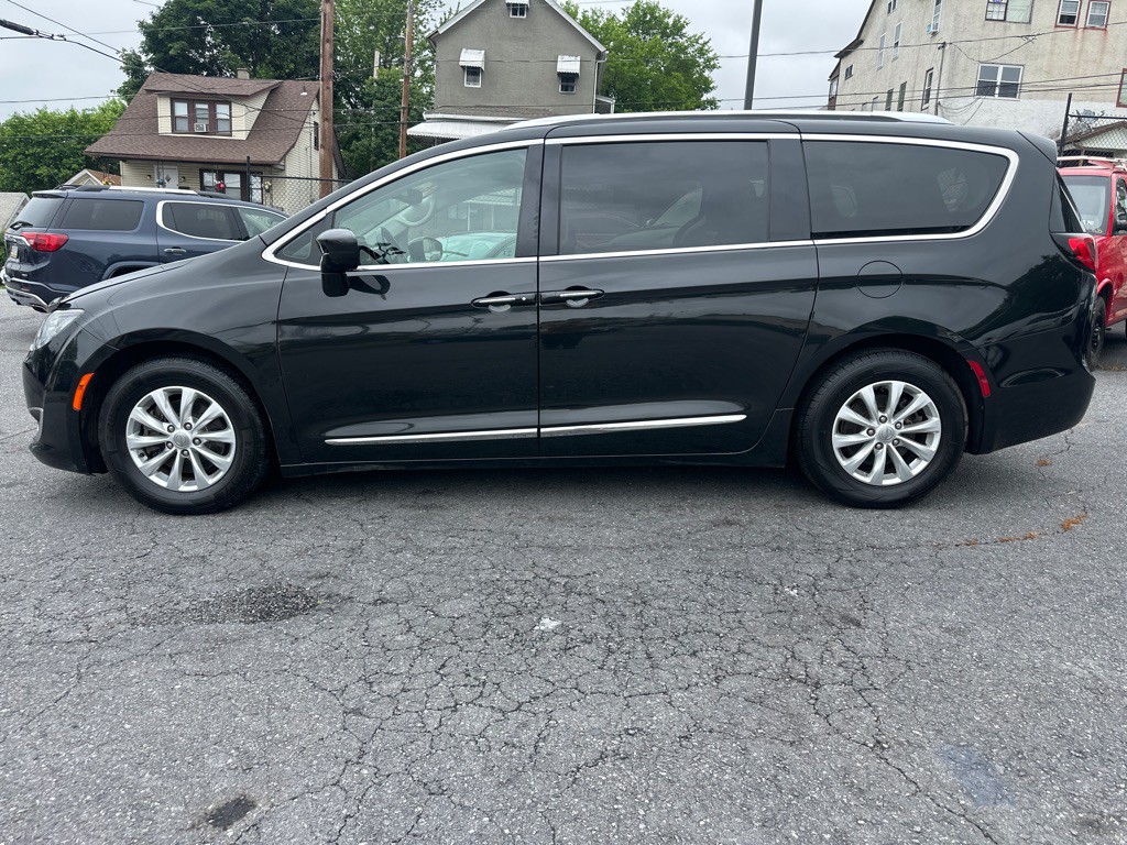 2018 Chrysler Pacifica Image 6
