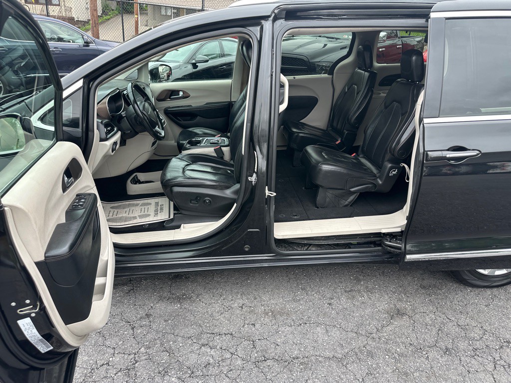 2018 Chrysler Pacifica Image 9
