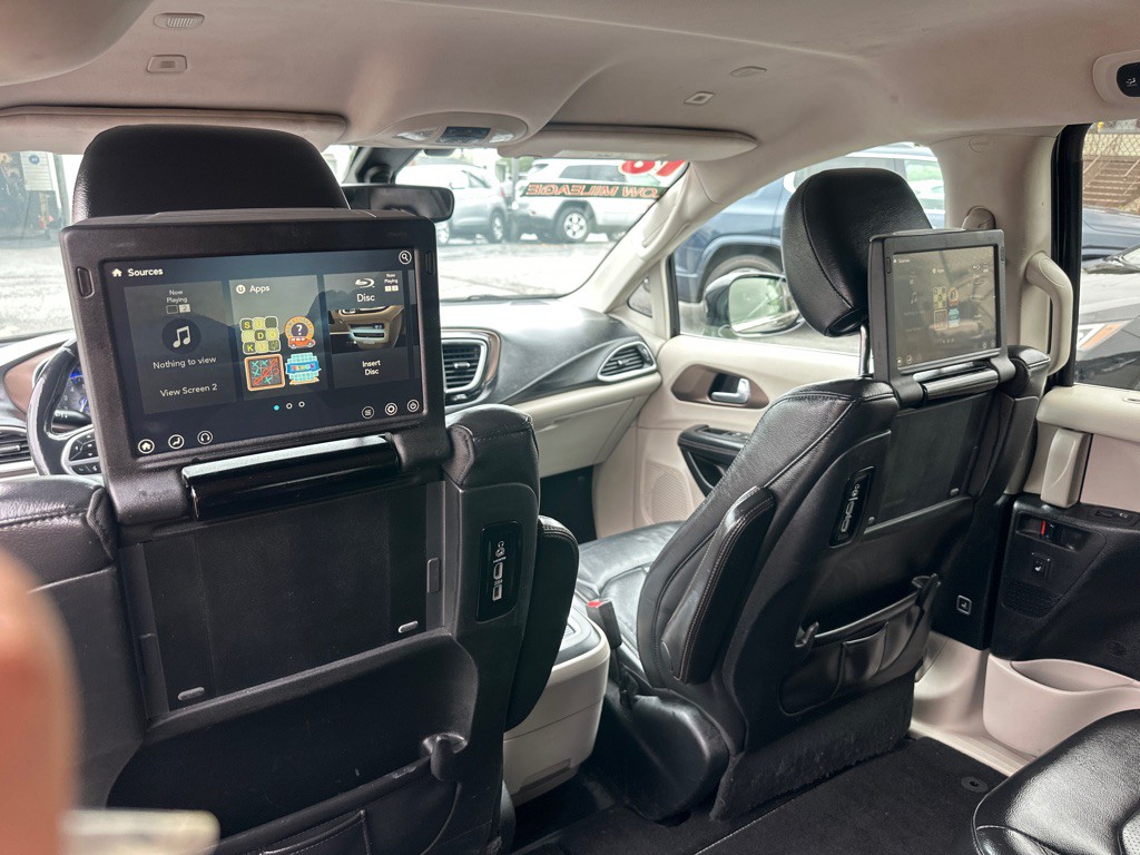 2018 Chrysler Pacifica Image 10