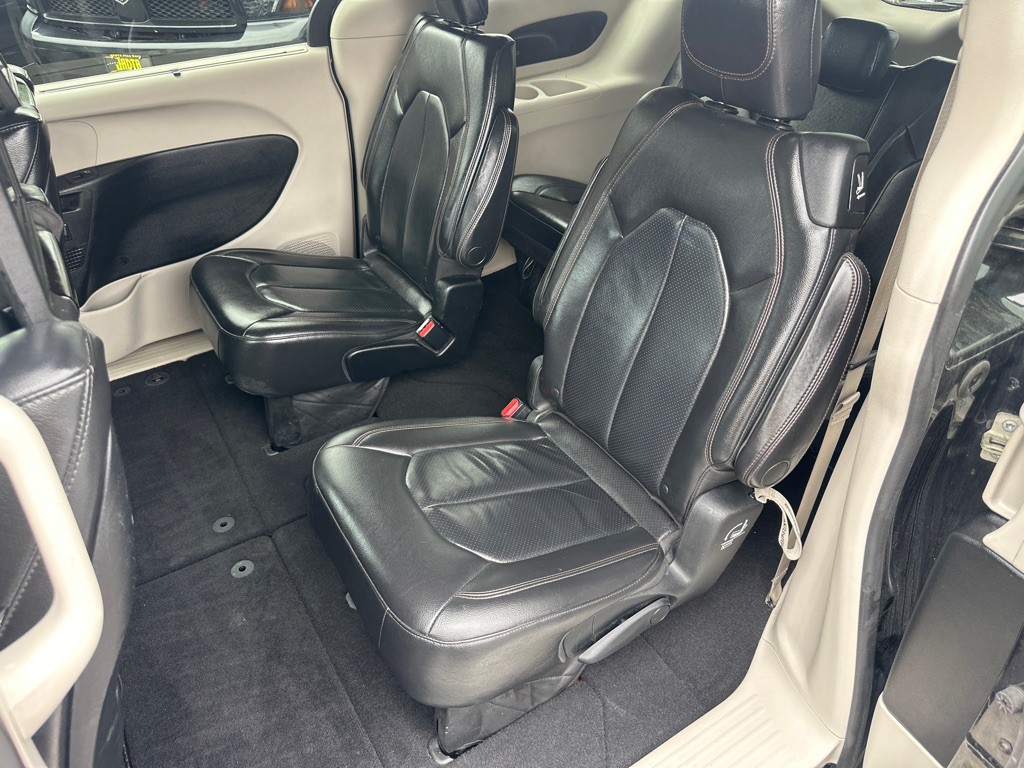 2018 Chrysler Pacifica Image 11