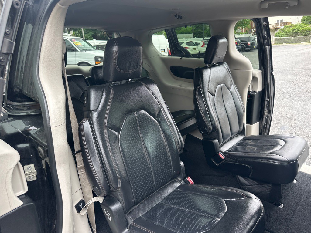 2018 Chrysler Pacifica Image 28