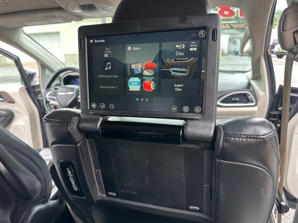 2018 Chrysler Pacifica Image 30