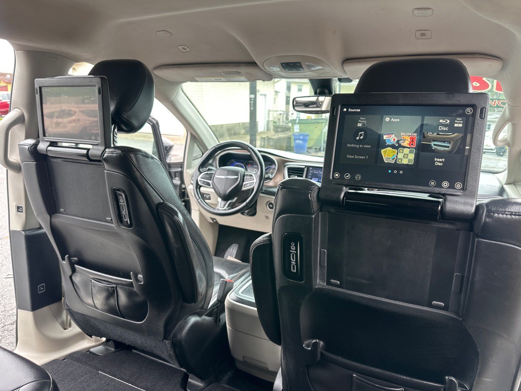 2018 Chrysler Pacifica Image 31