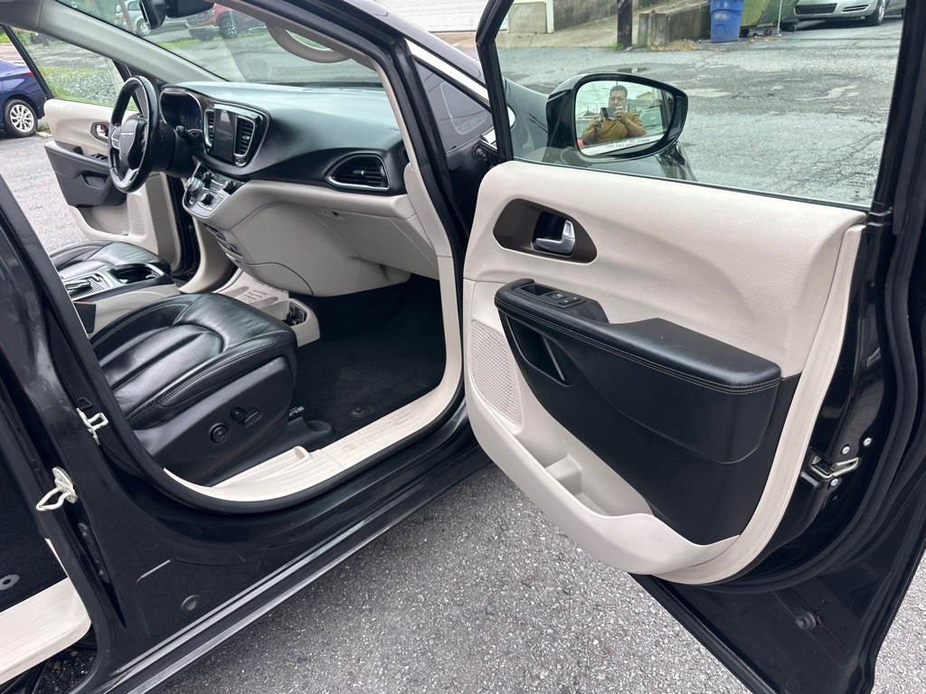 2018 Chrysler Pacifica Image 33