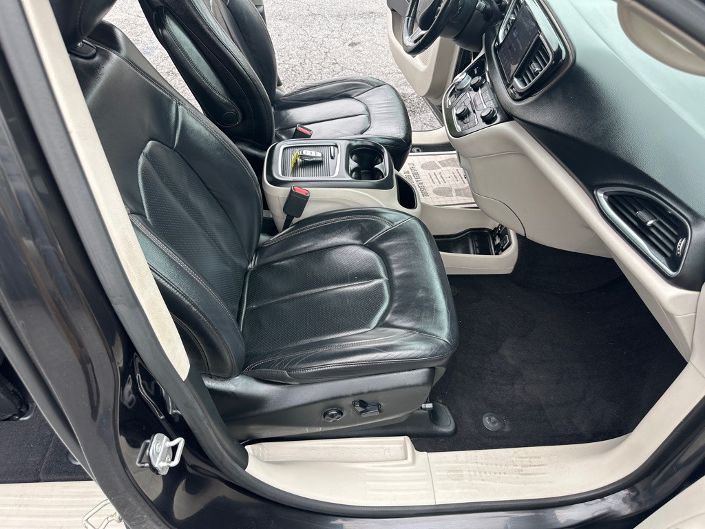 2018 Chrysler Pacifica Image 35