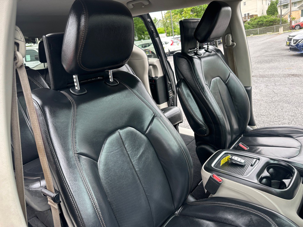 2018 Chrysler Pacifica Image 36