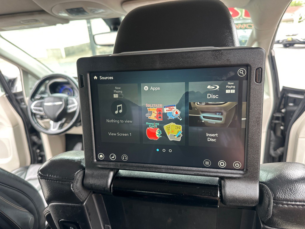 2018 Chrysler Pacifica Image 38