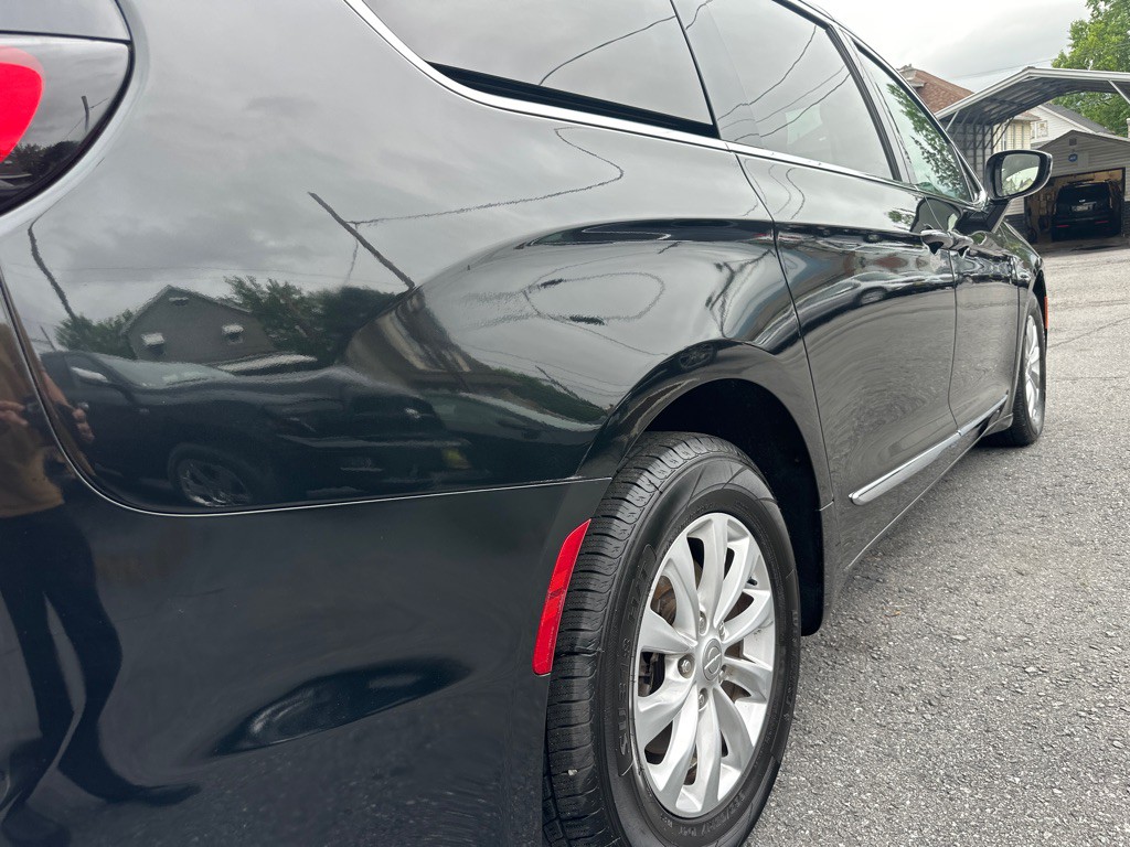 2018 Chrysler Pacifica Image 40
