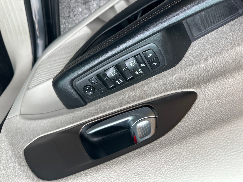 2018 Chrysler Pacifica Image 42