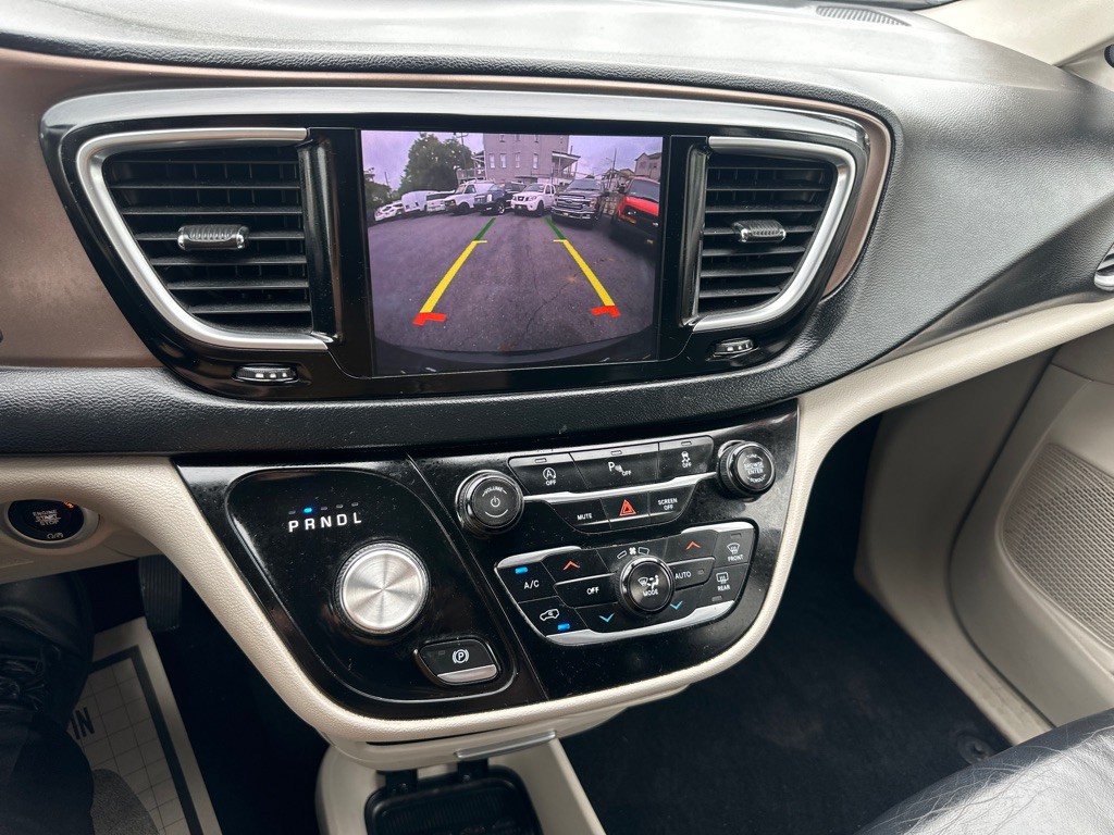 2018 Chrysler Pacifica Image 55