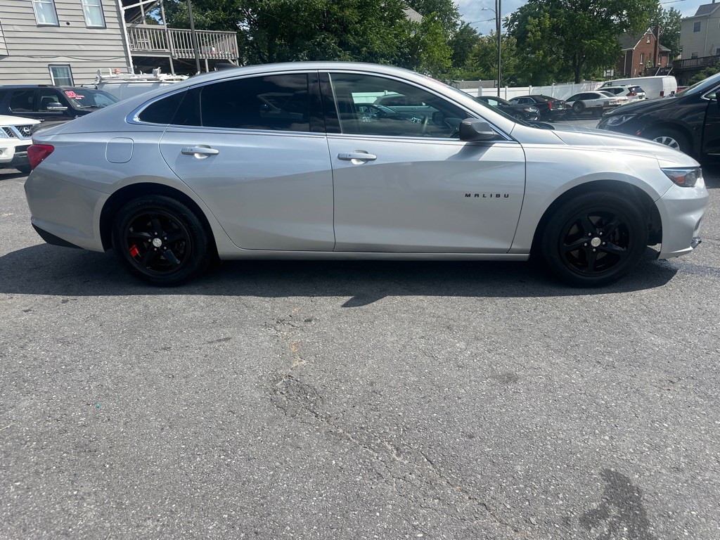2018 Chevrolet Malibu Image 3