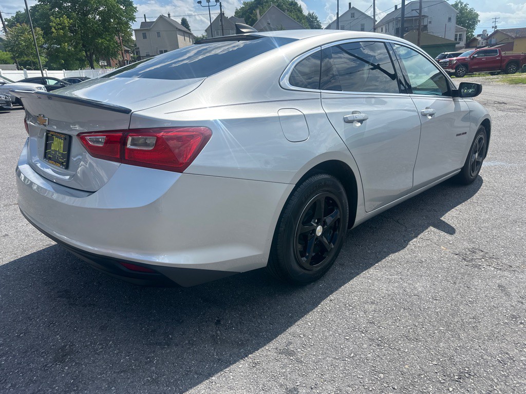 2018 Chevrolet Malibu Image 4
