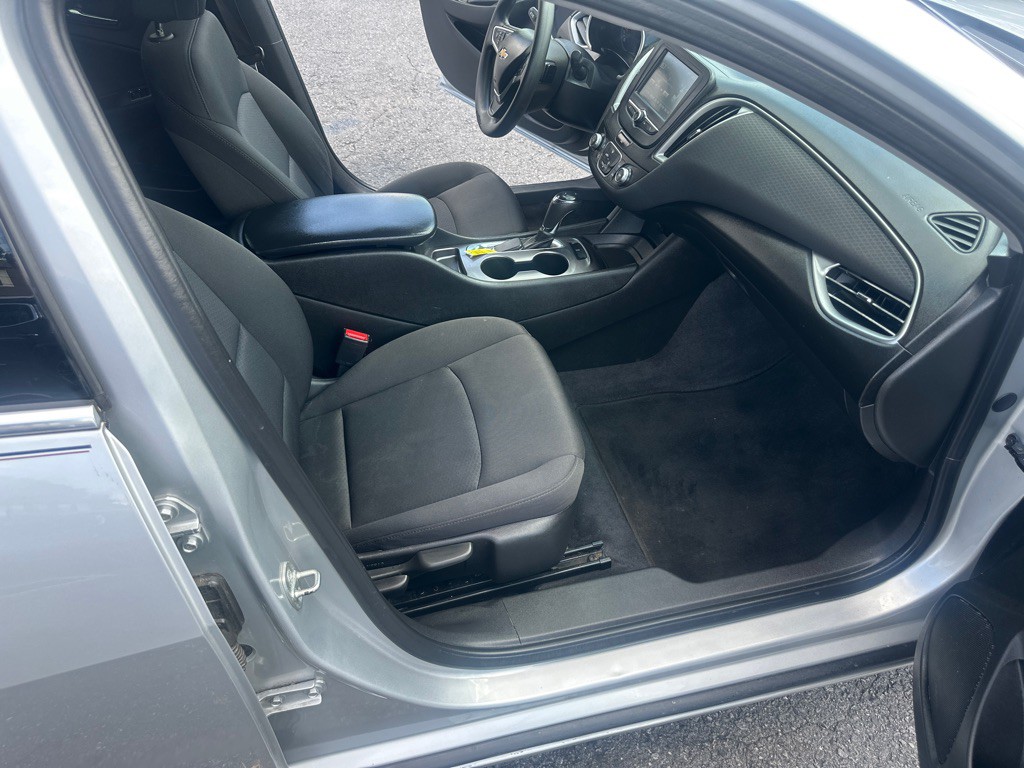 2018 Chevrolet Malibu Image 40