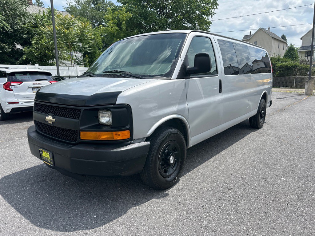 2015 Chevrolet Express Image 1
