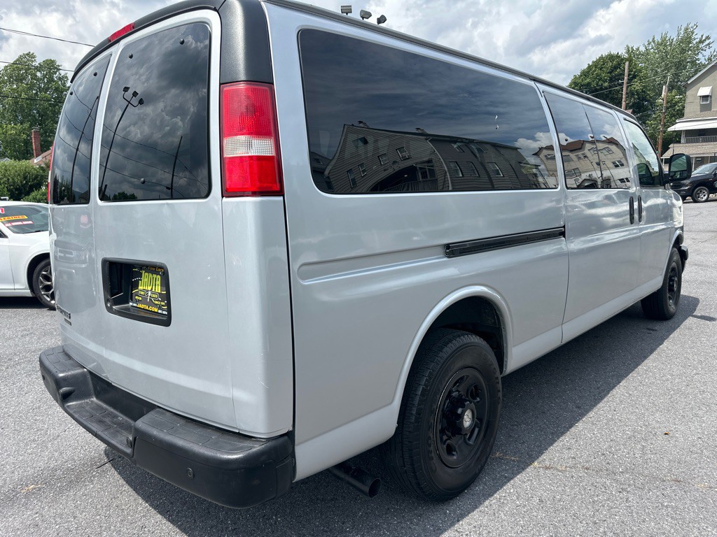 2015 Chevrolet Express Image 6