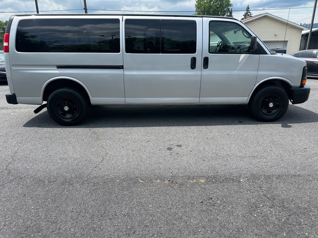 2015 Chevrolet Express Image 7