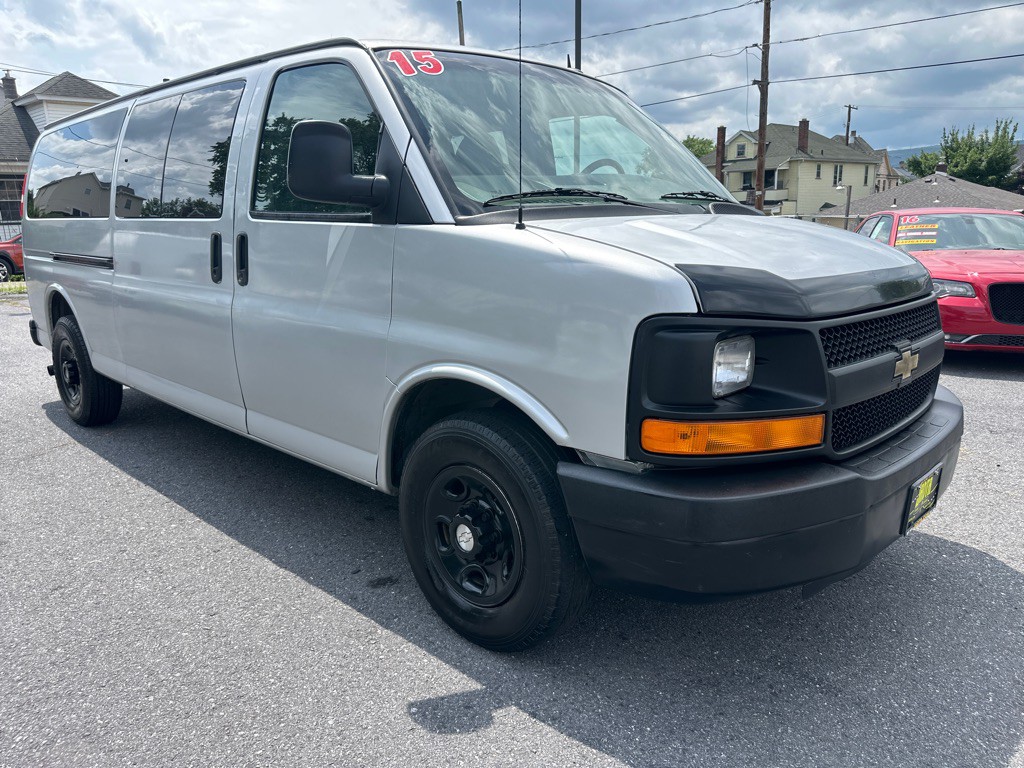 2015 Chevrolet Express Image 8