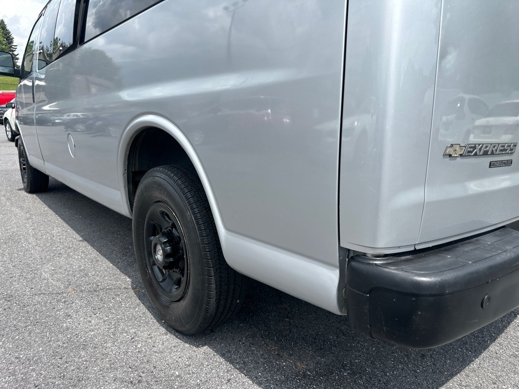 2015 Chevrolet Express Image 11