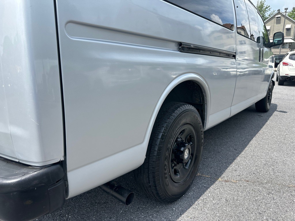 2015 Chevrolet Express Image 12