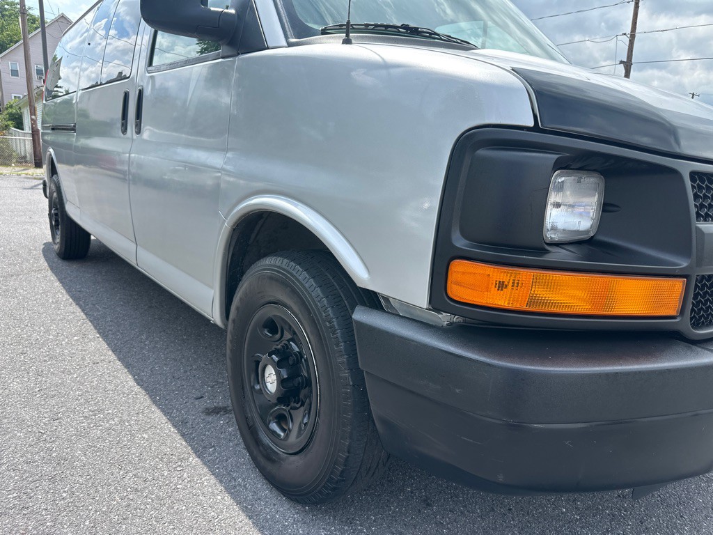 2015 Chevrolet Express Image 13